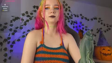 Snapshot of mariel_a_gold chatting on 10.30.25 Mariel Gold online show from 10.30.25