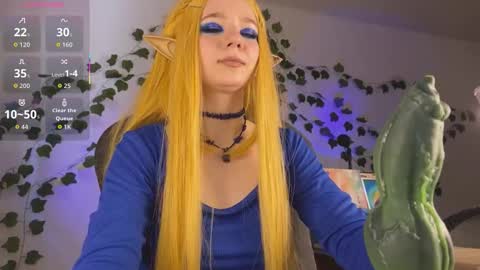 Snapshot of mariel_a_gold chatting on 11.13.25 Mariel Gold online show from 11.13.25