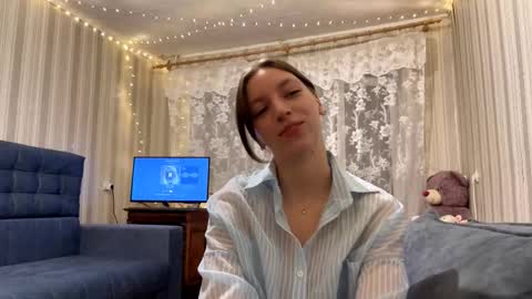 Snapshot of marielamilewski chatting on 11.12.25 Marie online show from 11.12.25