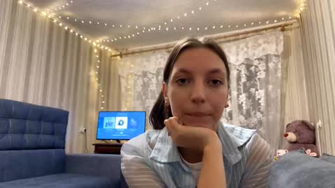 Snapshot of marielamilewski chatting on 11.14.25 Marie online show from 11.14.25