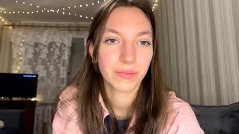 Snapshot of marielamilewski chatting on 11.26.25 Marie online show from 11.26.25