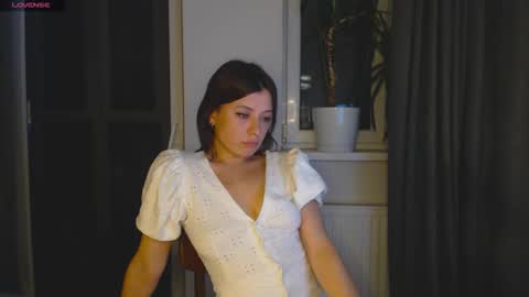 Snapshot of mariique chatting on 11.29.25 Mari online show from 11.29.25