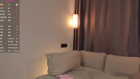 Snapshot of marikomuhlhauser chatting on 06.11.26 Celeste online show from 06.11.26