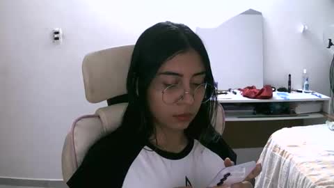 Snapshot of marilove40925 chatting on 11.06.25 marilove40925 online show from 11.06.25