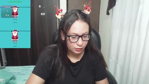 Snapshot of maritsa_millerr chatting on 12.17.24 maritsa online show from 12.17.24