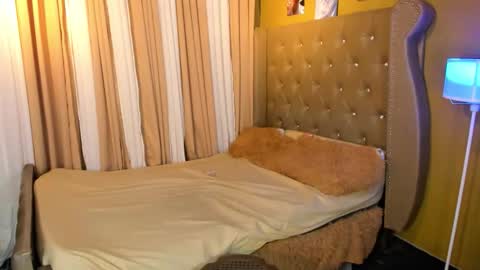 IM YOUR BABE GIRL LYCA online show from 12.14.25