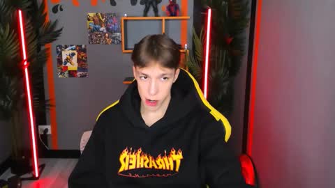 Mark online show from 10.12.25