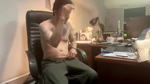 Snapshot of markus_rivas chatting on 10.10.25 markus rivas online show from 10.10.25