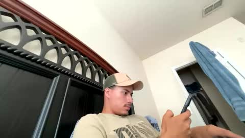 Snapshot of marlonnolascotabora15 chatting on 05.17.26 marlonnolascotabora15 online show from 05.17.26