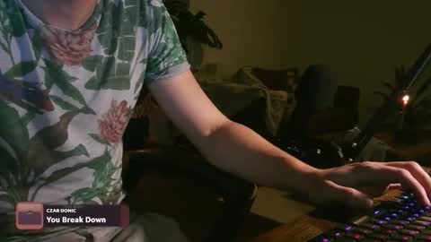 marnieccc online show from 10.10.25