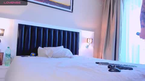 Snapshot of marrenar chatting on 11.18.25 Mari online show from 11.18.25