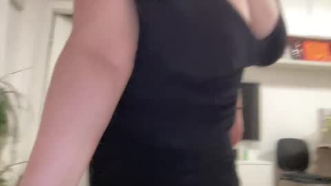 Maria  online broadcast from Tuesday to Suturday from 6 pm to 12 pm Germany time Sunday-Monday offline online show from 05.23.26