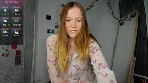 Snapshot of marryjanes chatting on 04.15.26 marryjanes online show from 04.15.26
