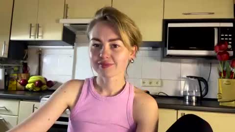 Snapshot of martaluna_ chatting on 04.18.26 Marta online show from 04.18.26