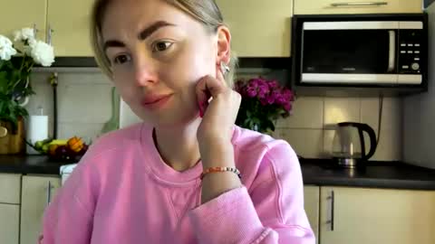 Snapshot of martaluna_ chatting on 05.31.26 Marta online show from 05.31.26
