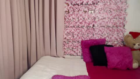 Snapshot of martha_fox chatting on 02.21.25 DONT FORGET TO FOLLOW ME AND GIVE ME A THUMBS UP GUYS- martha online show from 02.21.25