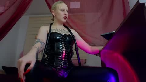 Snapshot of marthahoffman chatting on 01.03.25 Ultimate Goddess online show from 01.03.25