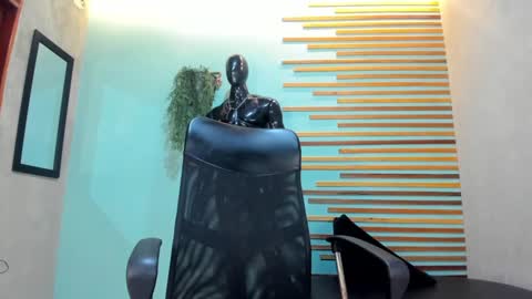 Snapshot of martin_killer chatting on 01.11.25 Martin online show from 01.11.25