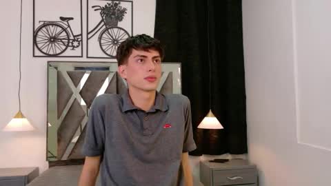 Snapshot of martin_williams_ chatting on 12.19.25 martin_williams_ online show from 12.19.25