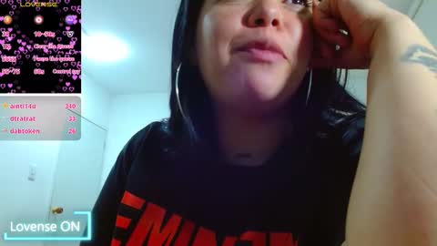 Snapshot of martina_tay chatting on 02.14.25 Hey im martina online show from 02.14.25