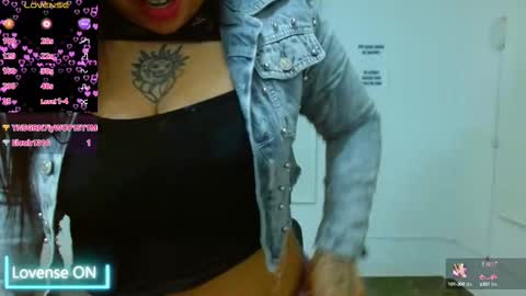 Snapshot of martina_tay chatting on 02.28.25 Hey im martina online show from 02.28.25