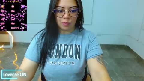 Snapshot of martina_tay chatting on 03.04.25 Hey im martina online show from 03.04.25