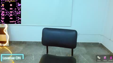 Snapshot of martina_tay chatting on 03.07.25 Hey im martina online show from 03.07.25