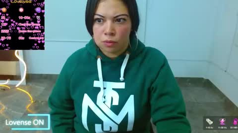 Snapshot of martina_tay chatting on 03.08.25 Hey im martina online show from 03.08.25