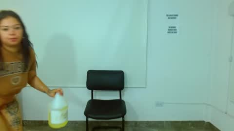 Snapshot of martina_tay chatting on 03.10.25 Hey im martina online show from 03.10.25