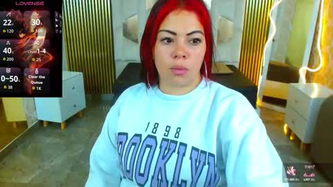 Snapshot of martina_tay chatting on 09.15.25 Hey im martina online show from 09.15.25