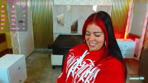 Snapshot of martina_tay chatting on 10.16.25 Hey im martina online show from 10.16.25