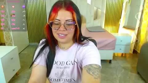 Snapshot of martina_tay chatting on 11.12.25 Hey im martina online show from 11.12.25