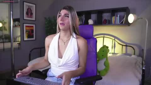 Snapshot of martinaa_rose chatting on 06.17.26 martinaa_rose online show from 06.17.26
