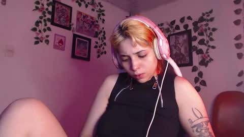 Snapshot of mary_janness chatting on 12.18.24 100 online show from 12.18.24