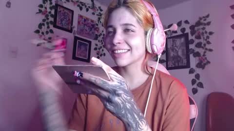 Snapshot of mary_janness chatting on 12.19.24 100 online show from 12.19.24