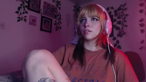 Snapshot of mary_janness chatting on 12.19.24 100 online show from 12.19.24