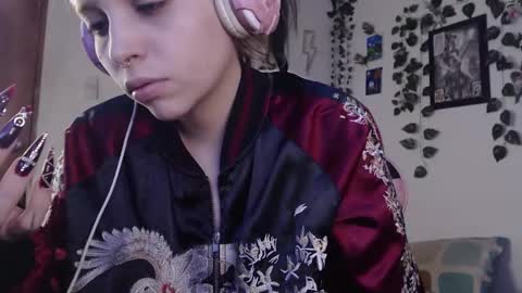 Snapshot of mary_janness chatting on 12.25.24 100 online show from 12.25.24