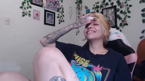 Snapshot of mary_janness chatting on 01.02.25 100 online show from 01.02.25