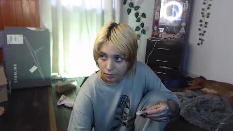 Snapshot of mary_janness chatting on 02.07.25 100 online show from 02.07.25