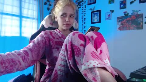 Snapshot of mary_janness chatting on 02.09.25 100 online show from 02.09.25