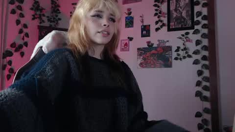 Snapshot of mary_janness chatting on 02.09.25 100 online show from 02.09.25