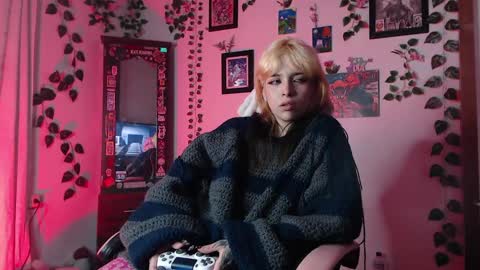 Snapshot of mary_janness chatting on 02.10.25 100 online show from 02.10.25