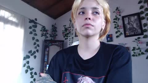 Snapshot of mary_janness chatting on 02.10.25 100 online show from 02.10.25