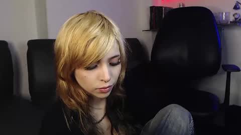 Snapshot of mary_janness chatting on 02.17.25 100 online show from 02.17.25