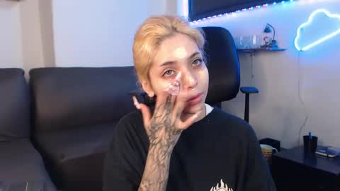 Snapshot of mary_janness chatting on 02.26.25 100 online show from 02.26.25