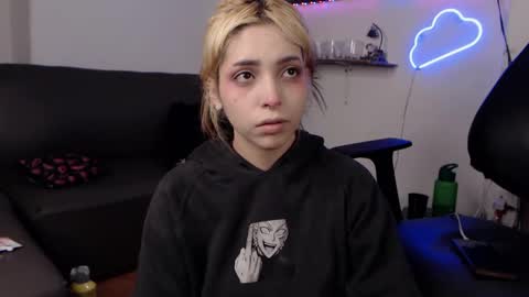 Snapshot of mary_janness chatting on 03.06.25 100 online show from 03.06.25