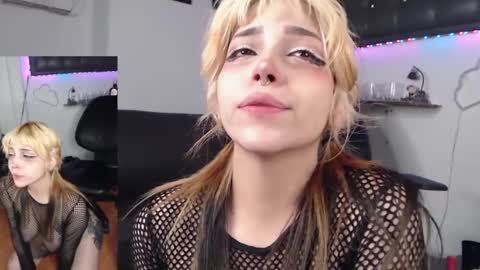 Snapshot of mary_janness chatting on 03.06.25 100 online show from 03.06.25