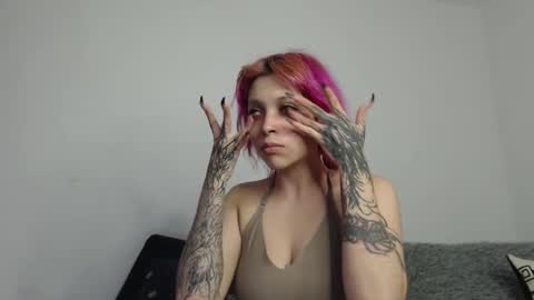 Snapshot of mary_janness chatting on 10.06.25 100 online show from 10.06.25