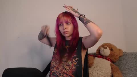 Snapshot of mary_janness chatting on 10.08.25 100 online show from 10.08.25