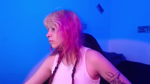 Snapshot of mary_janness chatting on 11.19.25 100 online show from 11.19.25